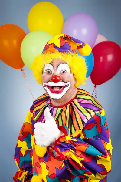 Fröhlicher Clown hebt die Daumen — Stockfoto