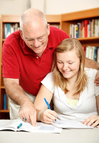 Father Helps Daughter Study — Stock Photo, Image