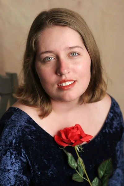 Portrait de classe senior avec rose 1 — Photo