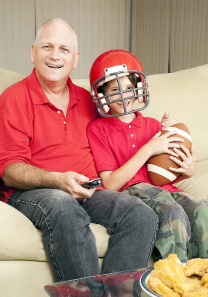 Apa és fia foci fans — Stock Fotó