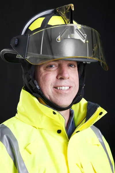 Retrato de bombeiro em preto — Fotografia de Stock