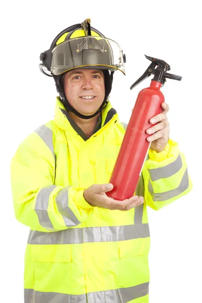 Bombeiro demonstra extintor de incêndio — Fotografia de Stock
