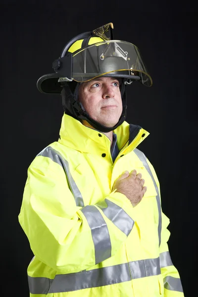 Ehrerbietiger Feuerwehrmann — Stockfoto
