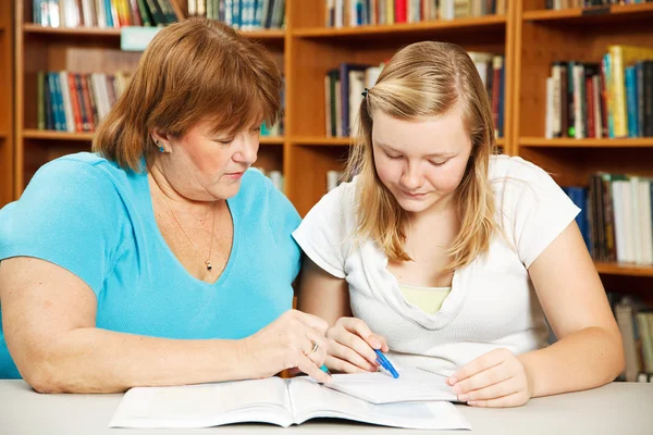 Mother Helps Teen with Homework — Stock Photo, Image