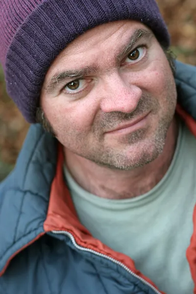 Homem sem-teto - Retrato de close-up — Fotografia de Stock