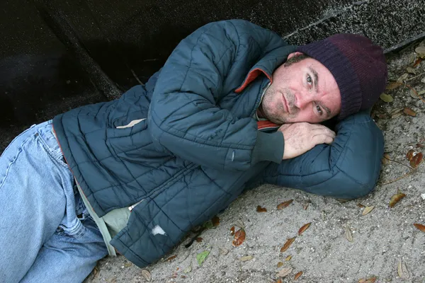 Obdachloser - das Problem der Gesellschaft — Stockfoto