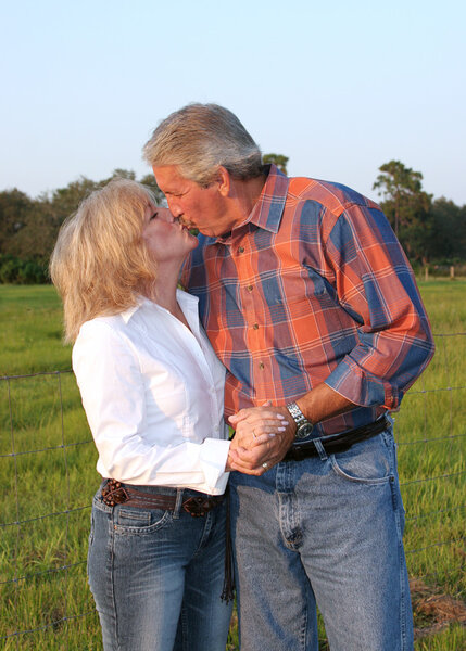 Романтический поцелуй
