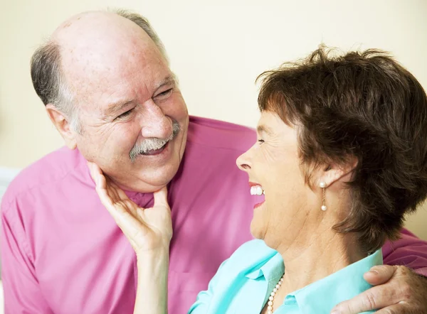 Rire aimant couple aîné — Photo
