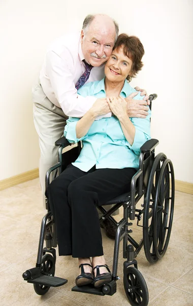 Ώριμο ζευγάρι - αναπηρία — Φωτογραφία Αρχείου