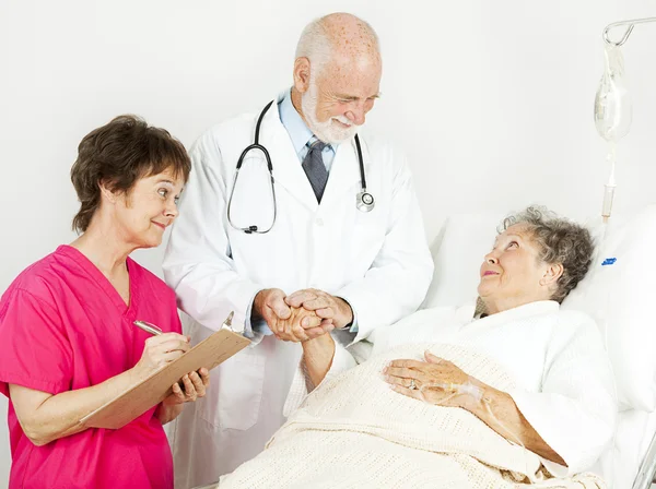 Szpital - opieka nad pacjentem — Zdjęcie stockowe