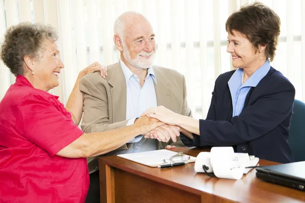 Grupo de Negocios Senior Handshake — Foto de Stock