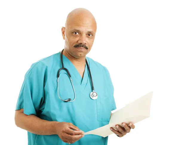 Doctor guapo con carta —  Fotos de Stock