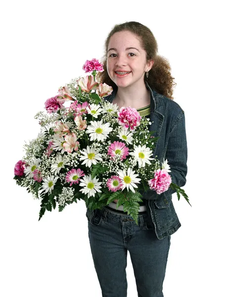 Glückliches Mädchen mit Blumen — Stockfoto