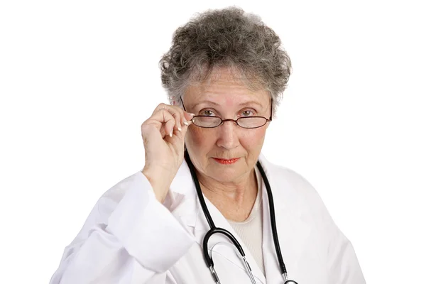 Зрелая женщина-доктор серьезно — стоковое фото