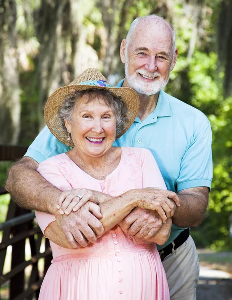 Liebendes älteres Paar — Stockfoto