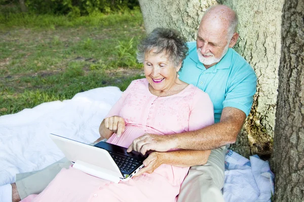 Senior Couple Computing Outdoors — Stock Photo, Image
