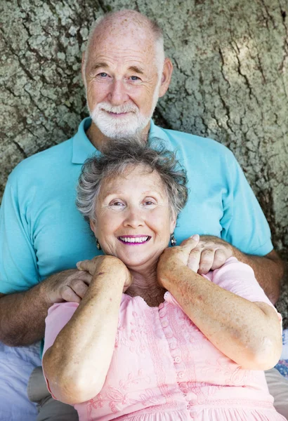 Senior Couple Relaxes — Stock Photo, Image