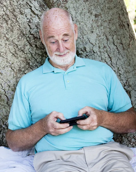 Senior Man Texting — Stockfoto