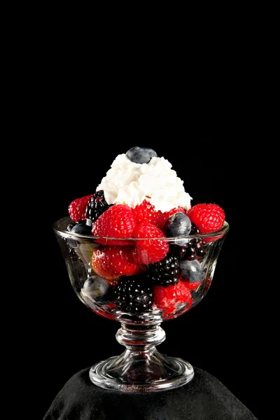 Berries and Whipped Cream — Stock Photo, Image