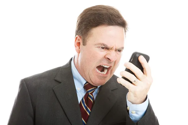 Разгневанный бизнесмен кричит в трубку — стоковое фото