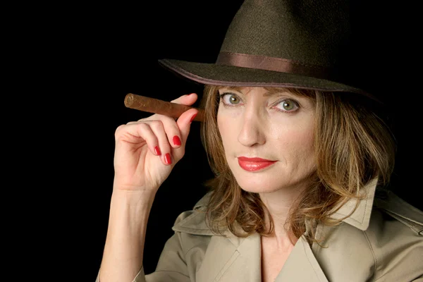Rökning kvinna av mysterium — Stockfoto