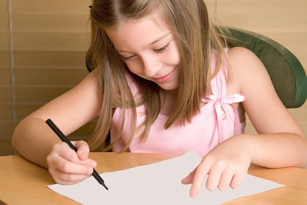 Dítě dělat domácí úkoly — Stock fotografie