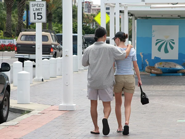 Par på gatan在大街上，情侣 — 图库照片
