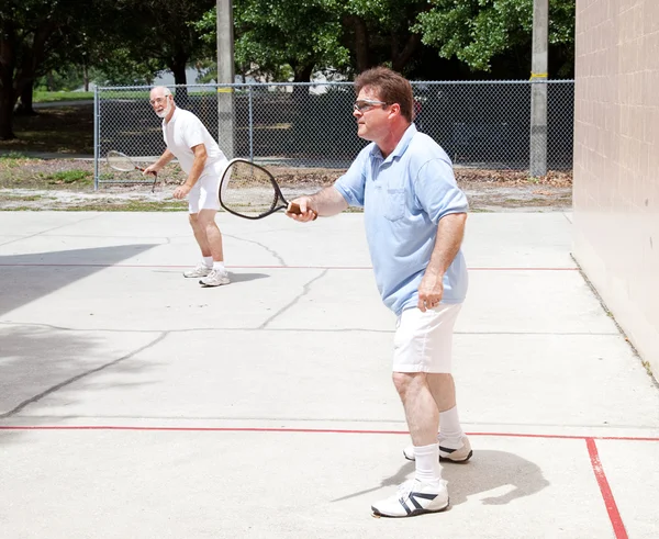 Hommes jouant au Racquetball — Photo