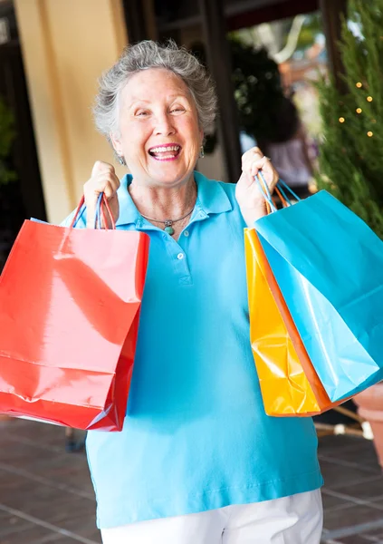 Äldre kvinna shopper — Stockfoto