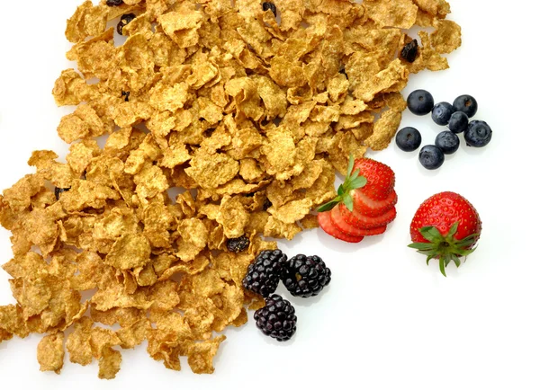 Bran and raisin cereal with fruits and berries — Stock Photo, Image