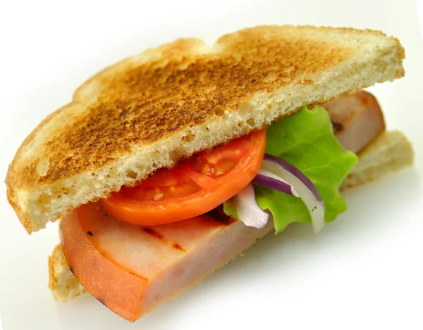 Бутерброд з грильованим шинкою — стокове фото