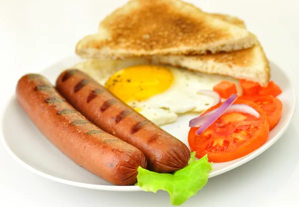 Grilled polish sausages with egg and vegetables — Stock Photo, Image