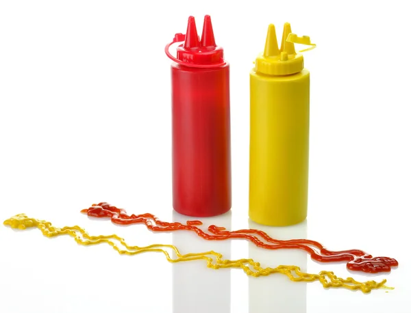 Flaskor ketchup och senap. — Stockfoto