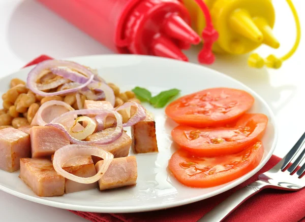 Ham with beans and tomatoes — Stock Photo, Image
