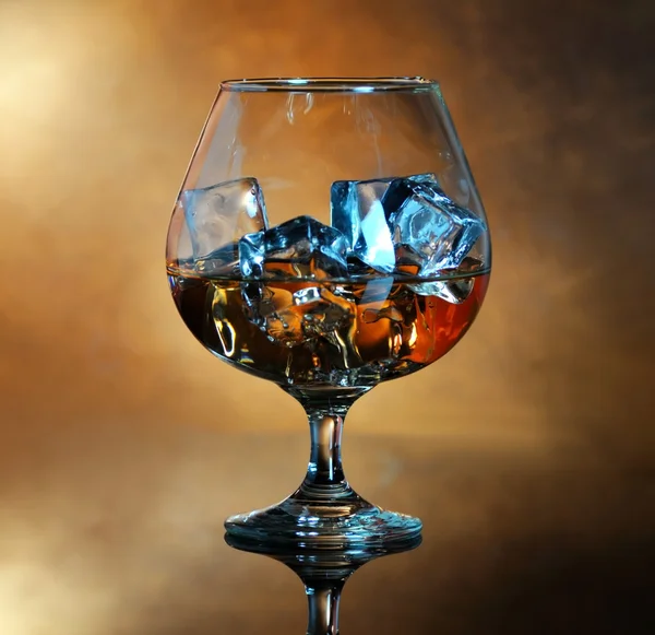 Стакан виски — стоковое фото