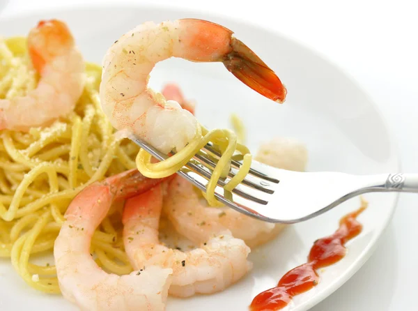 Espaguete com camarões — Fotografia de Stock