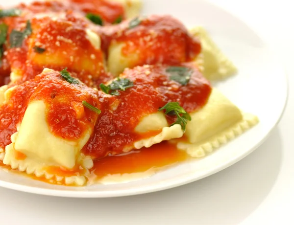 Pasta Ravioli con salsa de tomate rojo — Foto de Stock
