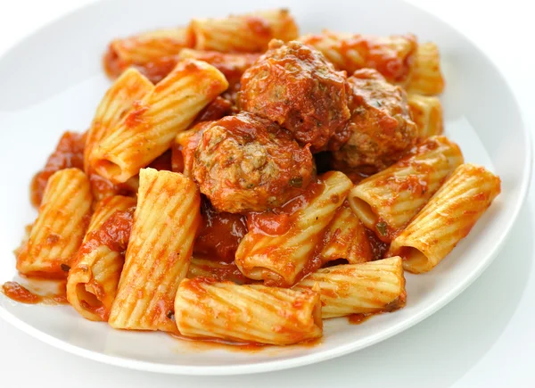Rigatoni with tomato sauce and meatballs. — Stock Photo, Image