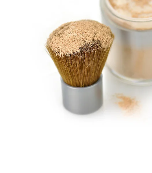 Polvo y cepillo de maquillaje —  Fotos de Stock