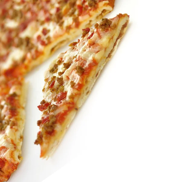 Mini pizza con salsiccia e salame piccante — Foto Stock