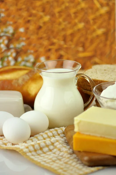 Tejtermékek és friss tojás — Stock Fotó