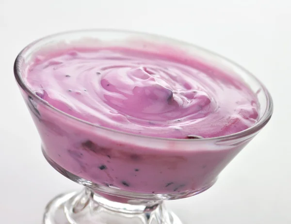 BlackBerry i truskawkowy jogurt — Zdjęcie stockowe