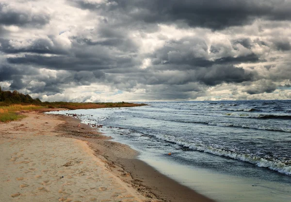 Rainy clouds over the lake — Stock Photo, Image