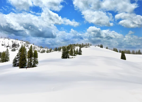 高山を雪します。 — ストック写真