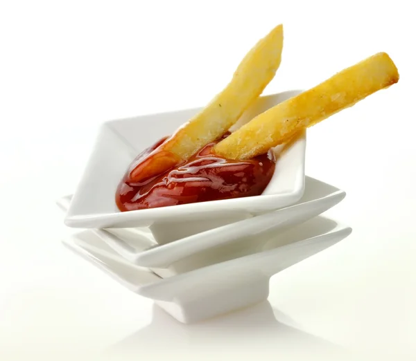 Pommes und Ketchup — Stockfoto