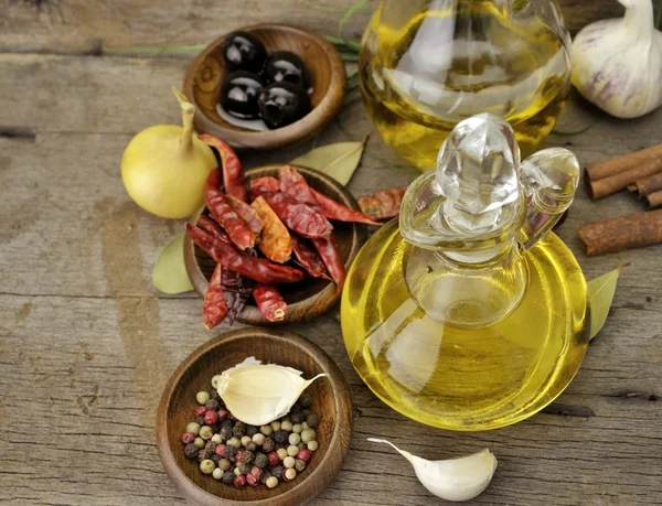 Olivenolje og krydder – stockfoto