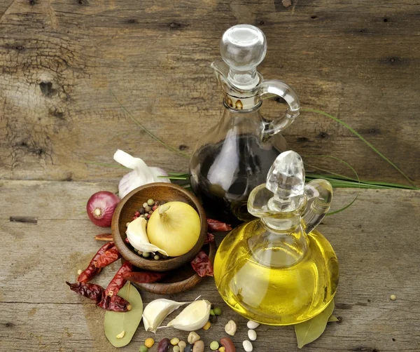 Koken olie, azijn en specerijen — Stockfoto