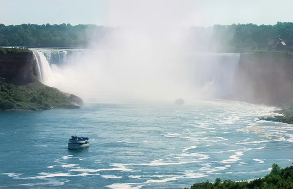 Hästsko Niagarafallen på den kanadensiska gränsen — Stockfoto