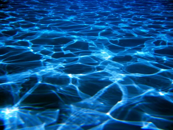 Reflektioner på botten av poolen — Stockfoto