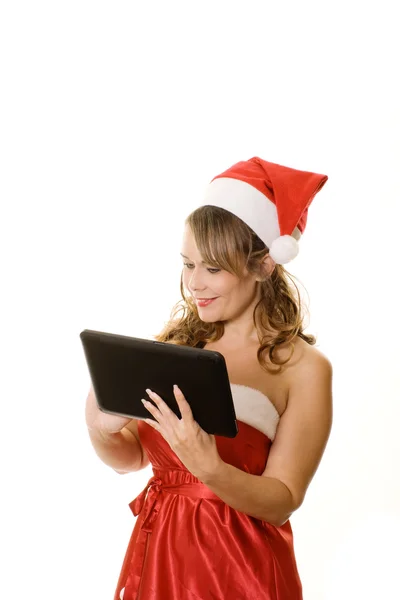 Жінка в різдвяному вбранні тримає планшетний комп'ютер — стокове фото